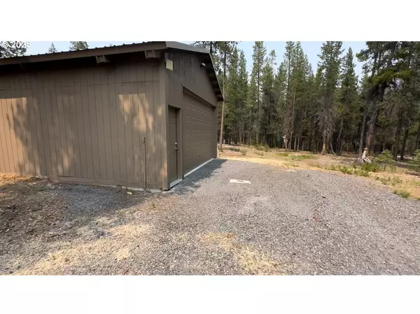 139917 BEAR SKIN RD, Crescent Lake, OR 97733