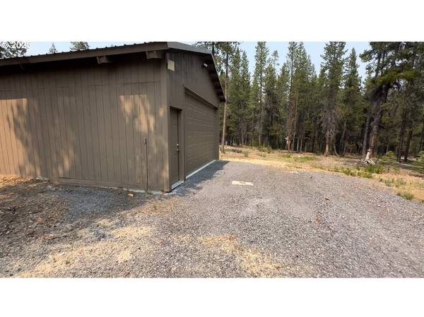 139917 BEAR SKIN RD, Crescent Lake, OR 97733