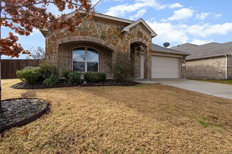 704 Grassland Way, Arlington, TX 76002