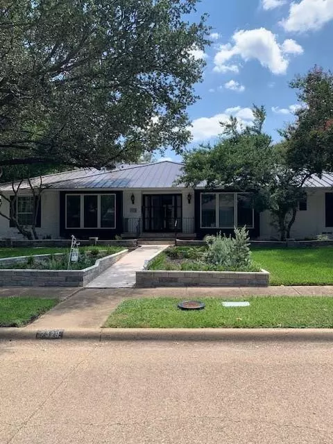 Dallas, TX 75230,7328 Mimosa Lane