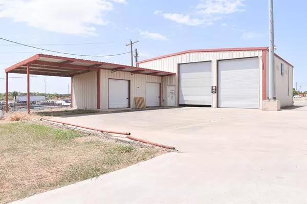 Brady, TX 76825,2307 S Bridge Street