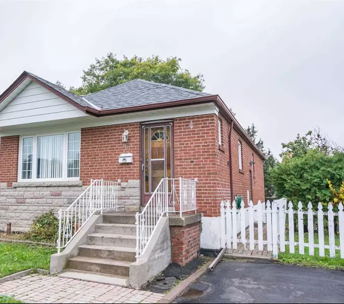 6 Iondale PL #Main Fl, Toronto E04, ON M1K 3B2