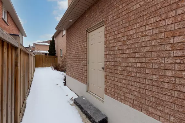 Vaughan, ON L4L 5E5,40 Venetian CRES #Bsmt