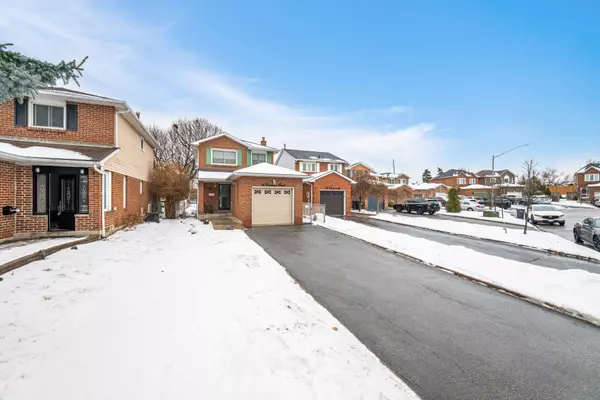 Brampton, ON L6Z 2B3,18 Luminous CT