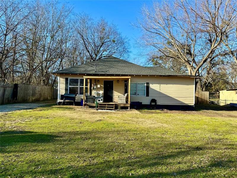 809 E 11th Street, Kemp, TX 75143