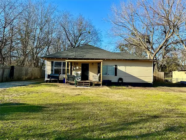 809 E 11th Street, Kemp, TX 75143