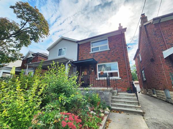 149 Tyrrel AVE #Upper, Toronto C02, ON M6G 2G6