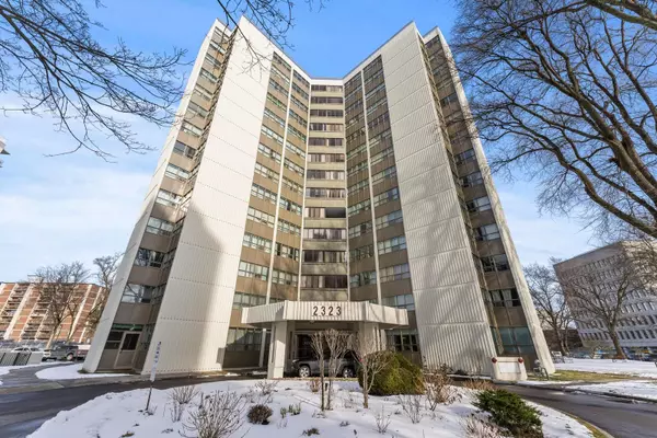 2323 Confederation Pkwy #1405, Mississauga, ON L5B 1R6