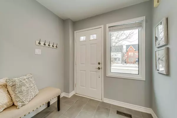 Oakville, ON L6H 6G2,70 Glenashton DR