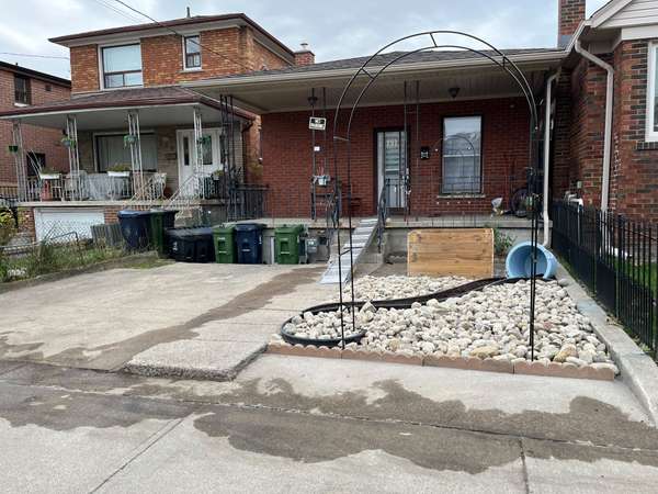 292 Silverthorn AVE ##BSMT, Toronto W03, ON M6N 3K6