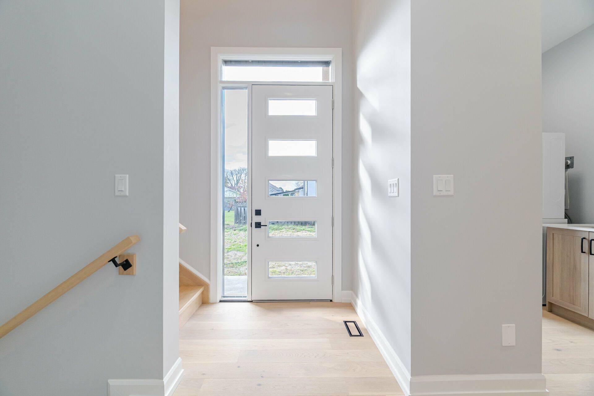 Niagara Falls, ON L2H 1C6,7934 Woodbine ST