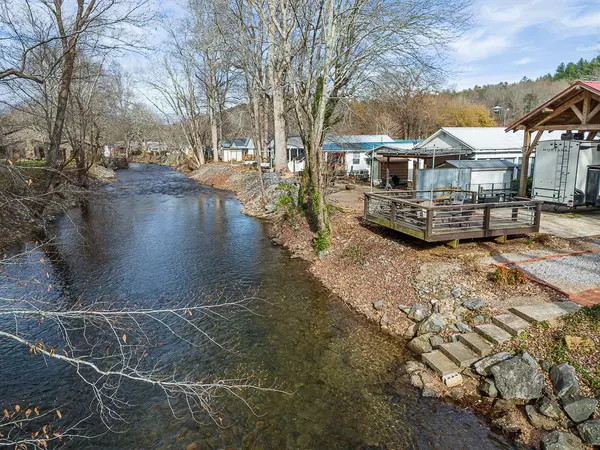 Hiawassee, GA 30546,4134 River Bank Run