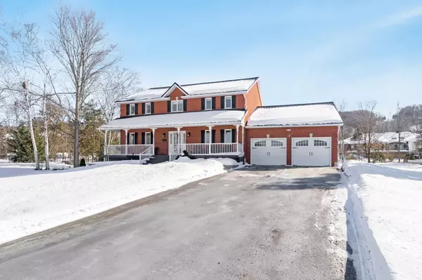 7 Winter CT, Springwater, ON L0L 1Y3