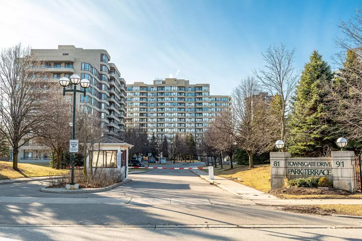 Vaughan, ON L4J 8E6,81 Townsgate DR #311