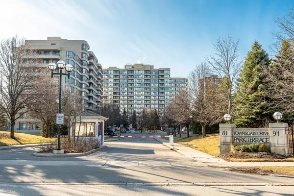 81 Townsgate DR #311, Vaughan, ON L4J 8E6