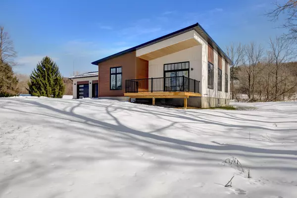 85 Cedar LN, Prince Edward County, ON K0K 2T0