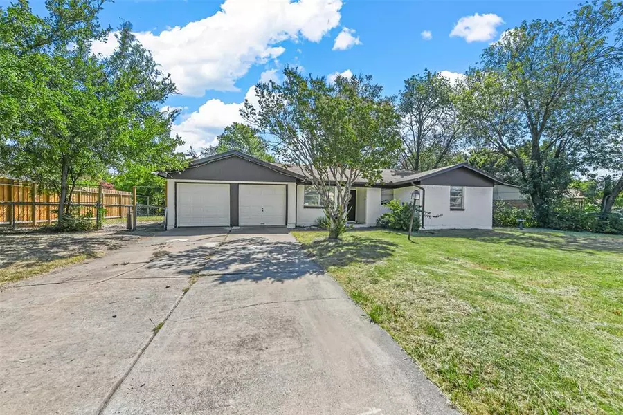 6082 Dunson Drive, Watauga, TX 76148