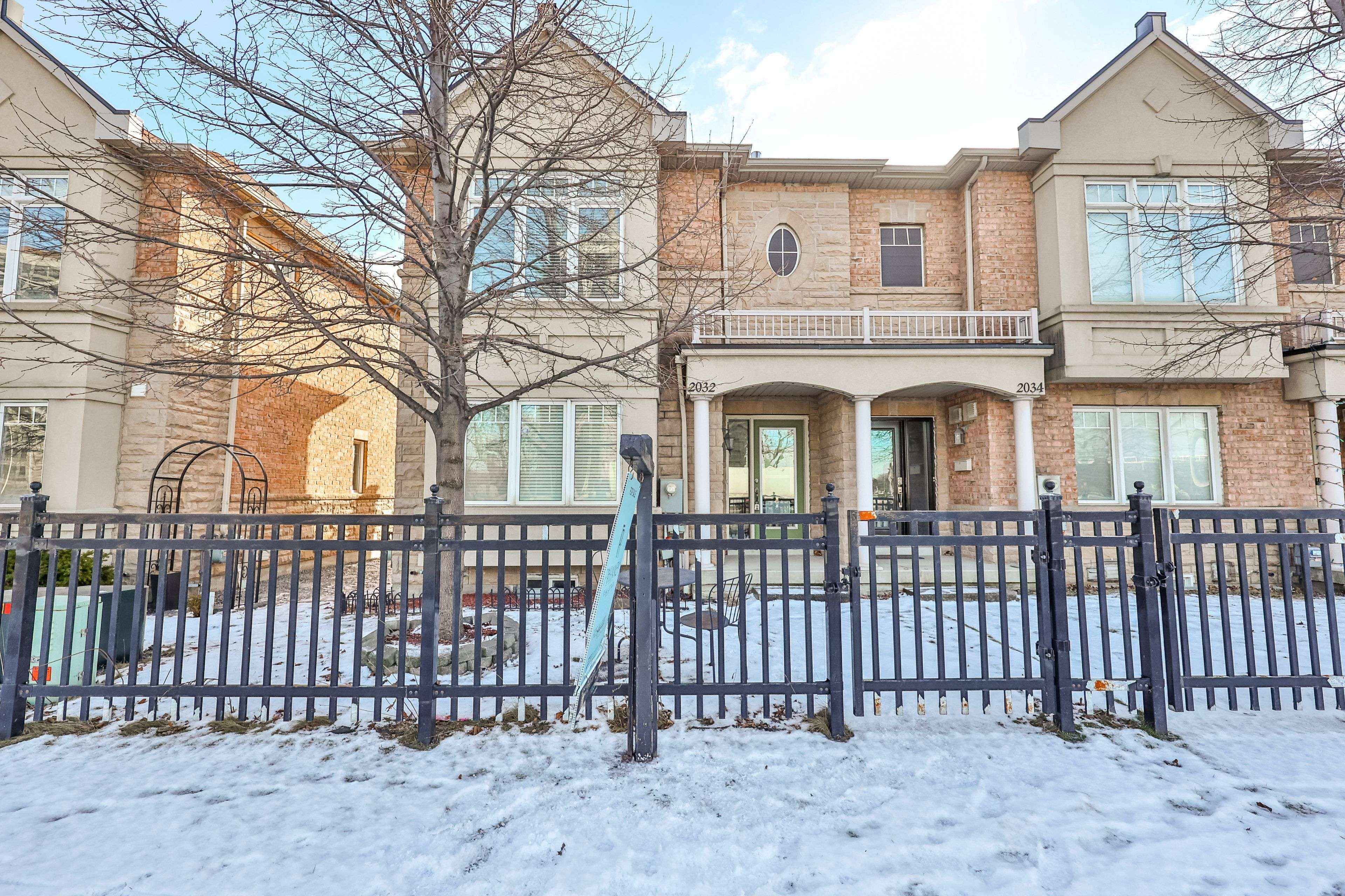 Mississauga, ON L5J 1J8,2032 Lakeshore RD W