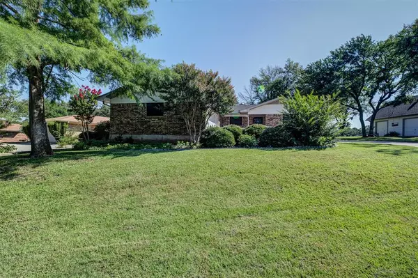 Runaway Bay, TX 76426,412 Half Moon Way