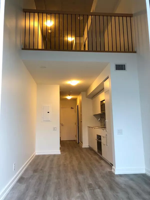 5 Hanna AVE #422, Toronto C01, ON M6K 0B3