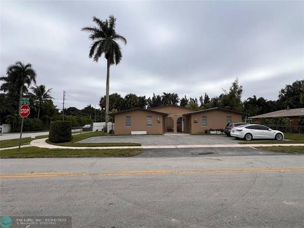 Davie, FL 33314,6100-6102 SW 48th Ct