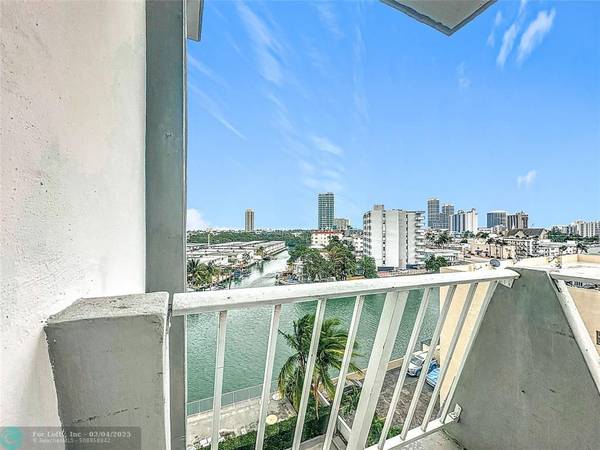 Miami Beach, FL 33141,7133 Bay Dr  #705