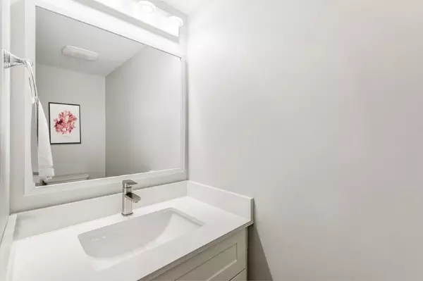 Mississauga, ON L5A 1Y7,215 Mississauga Valley BLVD #117