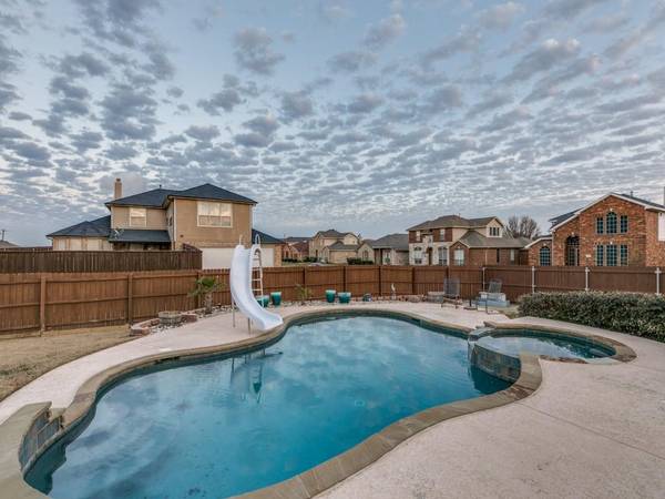 812 Lakedale Court, Mesquite, TX 75181