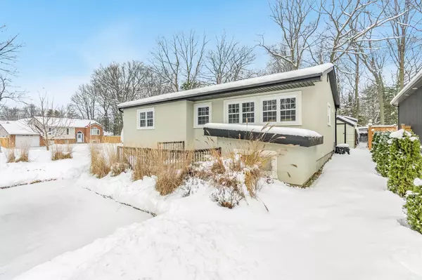 33 Frank ST, Wasaga Beach, ON L9Z 1P9