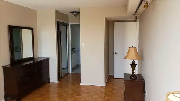 Mississauga, ON L5B 3W4,350 Webb DR #306