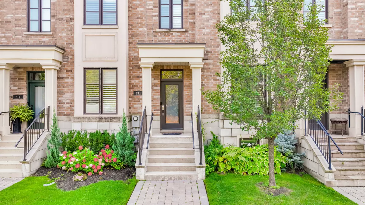 Oakville, ON L6K 1J9,216 REBECCA ST