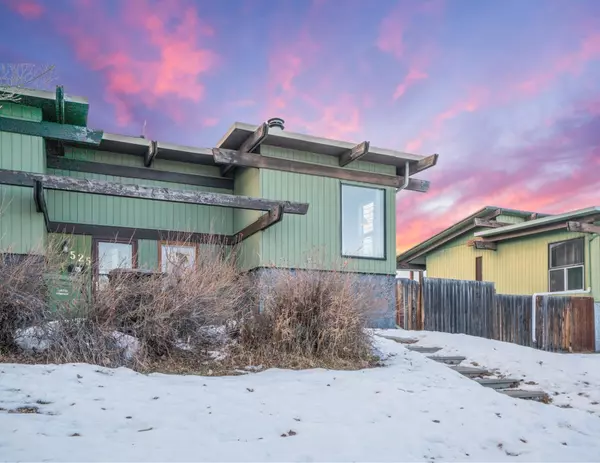 527 Sabrina RD SW, Calgary, AB T2W 1Y7