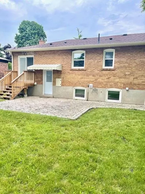 312 Cochrane ST #Bsmt, Whitby, ON L1N 5J3