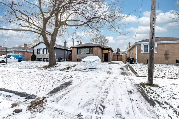 30 Heatherglen RD, Toronto W10, ON M9W 4R1