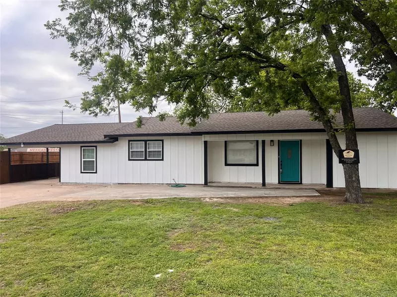 101 N First Street, Bangs, TX 76823