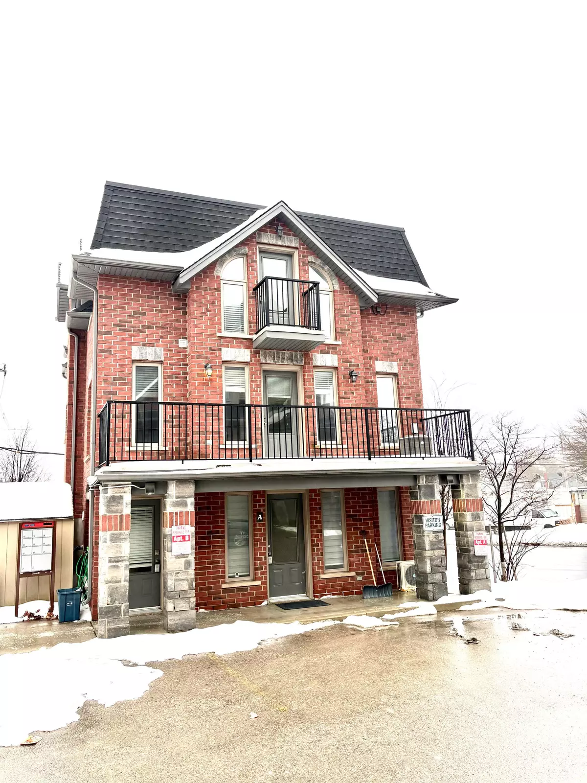 Kitchener, ON N2H 1Z7,489 East AVE E #A