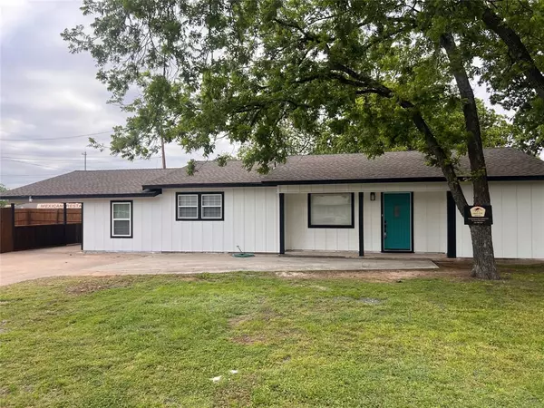 101 N First Street,  Bangs,  TX 76823