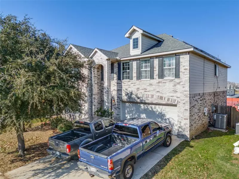 332 Chase Hill Lane, Fort Worth, TX 76028