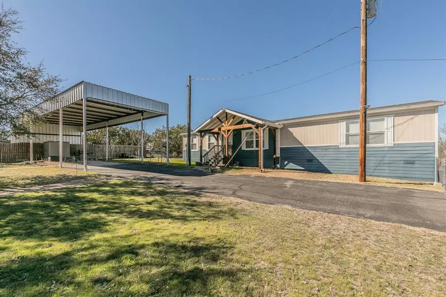 2806 Hilltop Road, Granbury, TX 76048