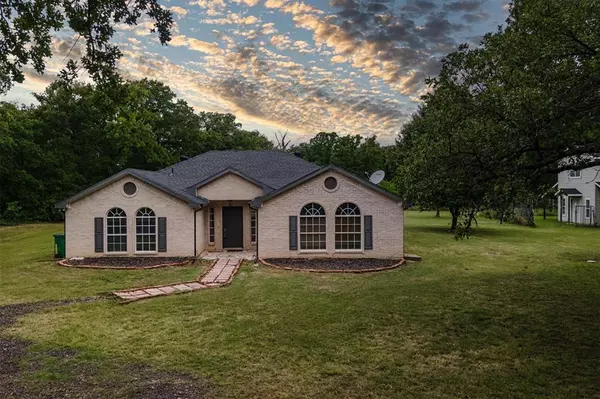 8976 R And R Circle, Kemp, TX 75143