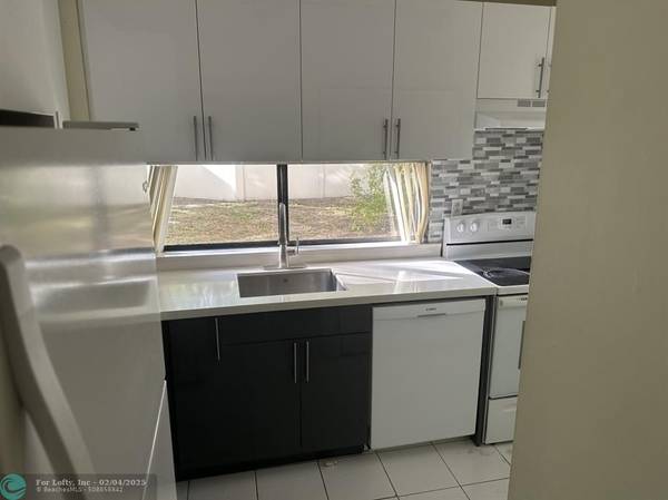 Sunny Isles Beach, FL 33160,16909 N Bay Rd  #111