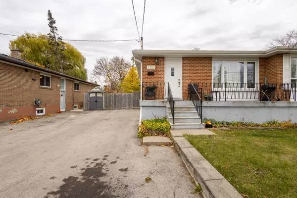 Mississauga, ON L5C 2E2,3386 Fellmore DR