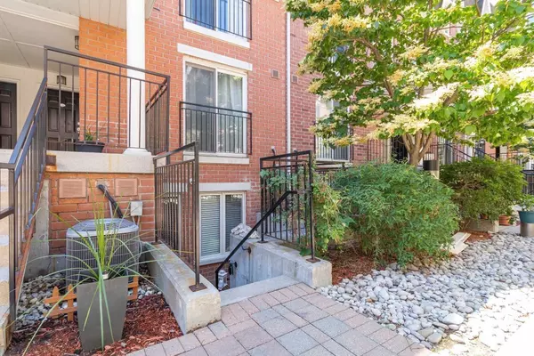 10 Laidlaw ST #Th725, Toronto W01, ON M6K 1X2