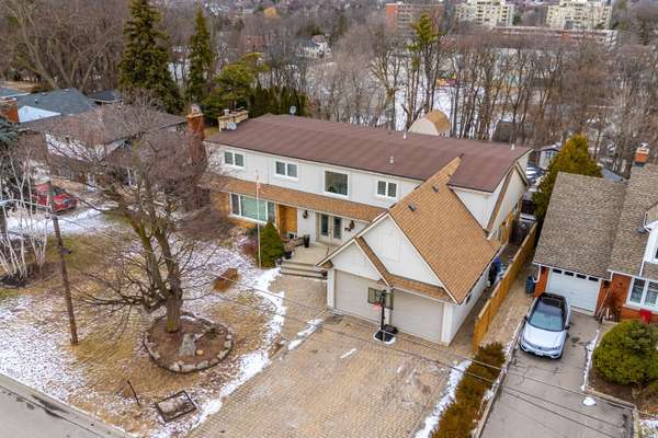 10 Douglas PL, Hamilton, ON L8G 1M6