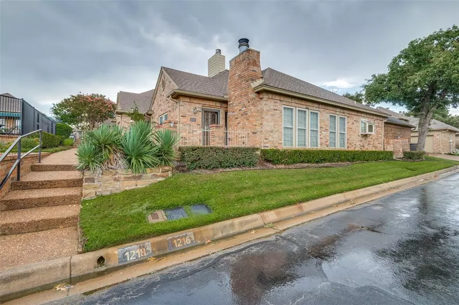 1216 Wooded Trail, Hurst, TX 76053