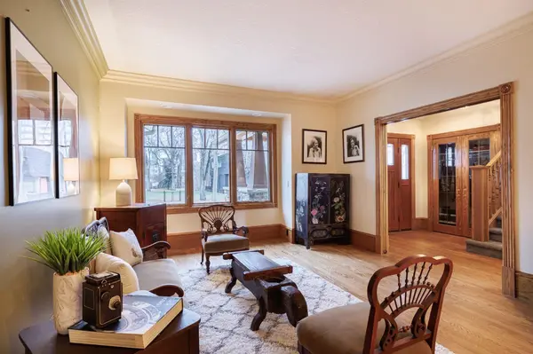 311 Roxboro RD SW, Calgary, AB T2S0R3