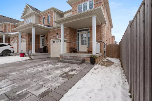 Bradford West Gwillimbury, ON L3Z 0V7,64 Daniele CRES