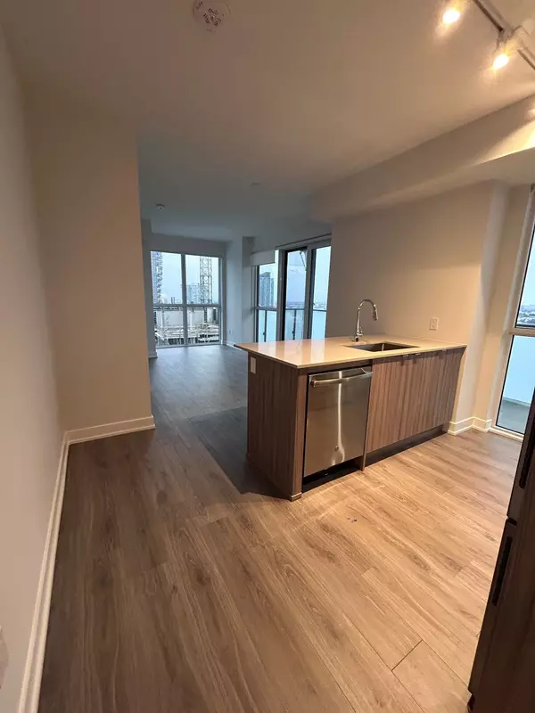 Mississauga, ON L5B 3M8,4130 Parkside Village DR #1210