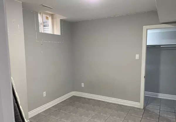 Brampton, ON L6Y 4N1,61 Canarvan CT #Basement 2 Room Unit