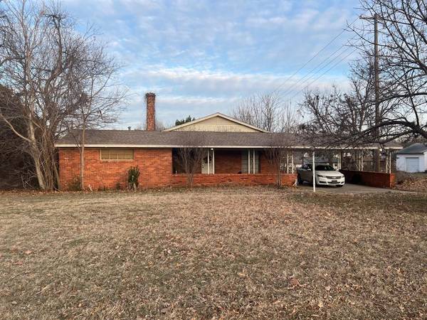 1427 S 16th Street, Chickasha, OK 73018